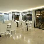 Opera Hotel 3*
