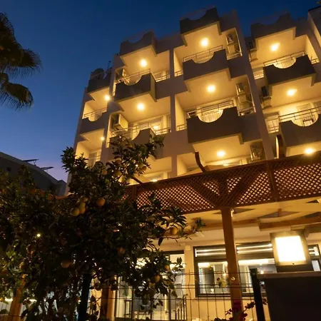 Opera Hotell 3*