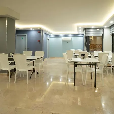 Opera Szálloda 3*